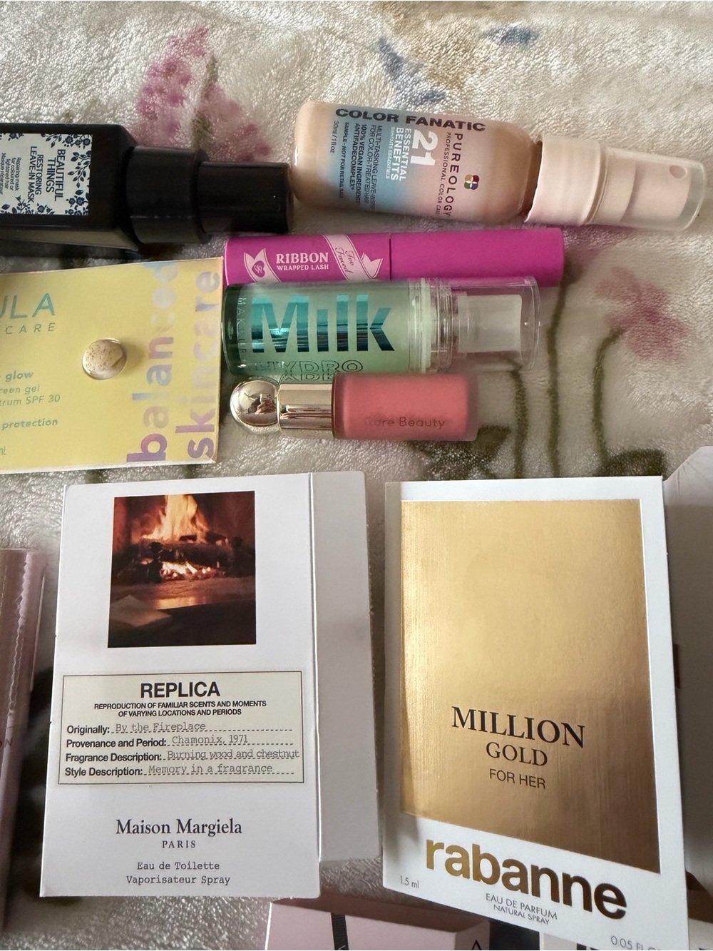 Sephora Assorted Lip Gloss & Balm Set (Pink, Mint, Gold, Beige) make up bag